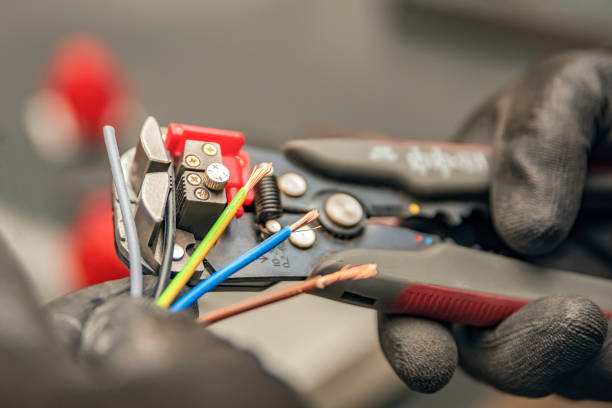 Best Licensed Electrician  in Clifton, IL